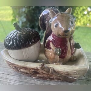 Sonoma lifestyles, squirrel, and acorn in Canoe holder salt and pepper shakers